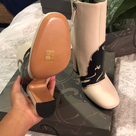 Valentino Garavani Panther Leather 90mm Bootie - Picture 5 of 8